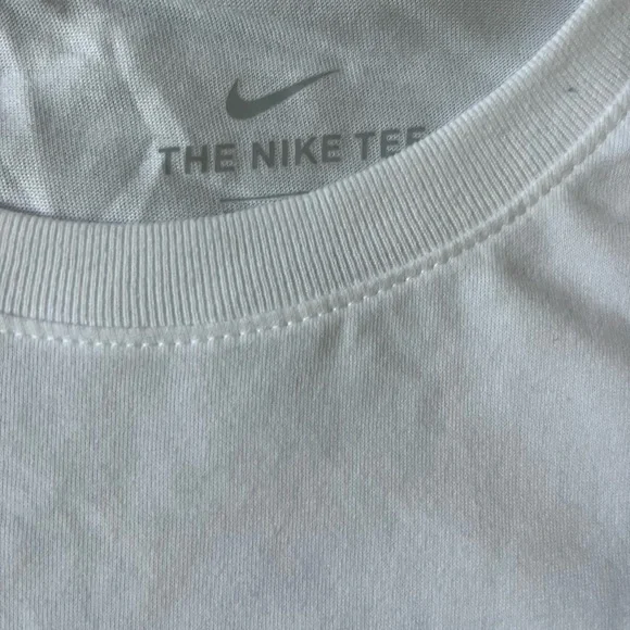 Nike White and Blue Short Sleeve Tee - Picture 6 of 6